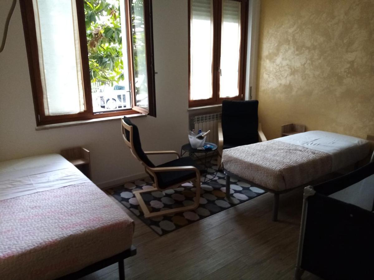 Emmanueli65 Fronte Clinica Per 5 Matrimoniale 2 Singoli 1 Divano Letto ピアチェンツァ エクステリア 写真