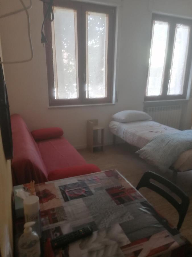 Emmanueli65 Fronte Clinica Per 5 Matrimoniale 2 Singoli 1 Divano Letto ピアチェンツァ エクステリア 写真